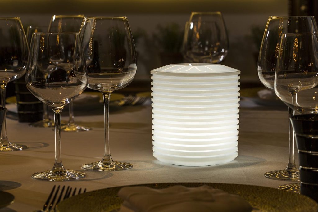 Decoration Trends and DIY to Embrace this Fall 1 Lampe de table connectée LANTERN